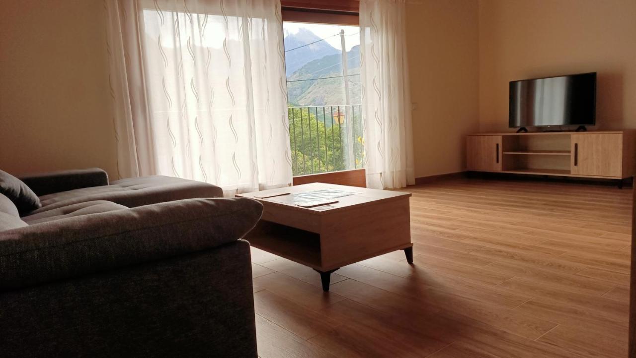Rural Berros Apartment La Guingueta D'Aneu Ngoại thất bức ảnh